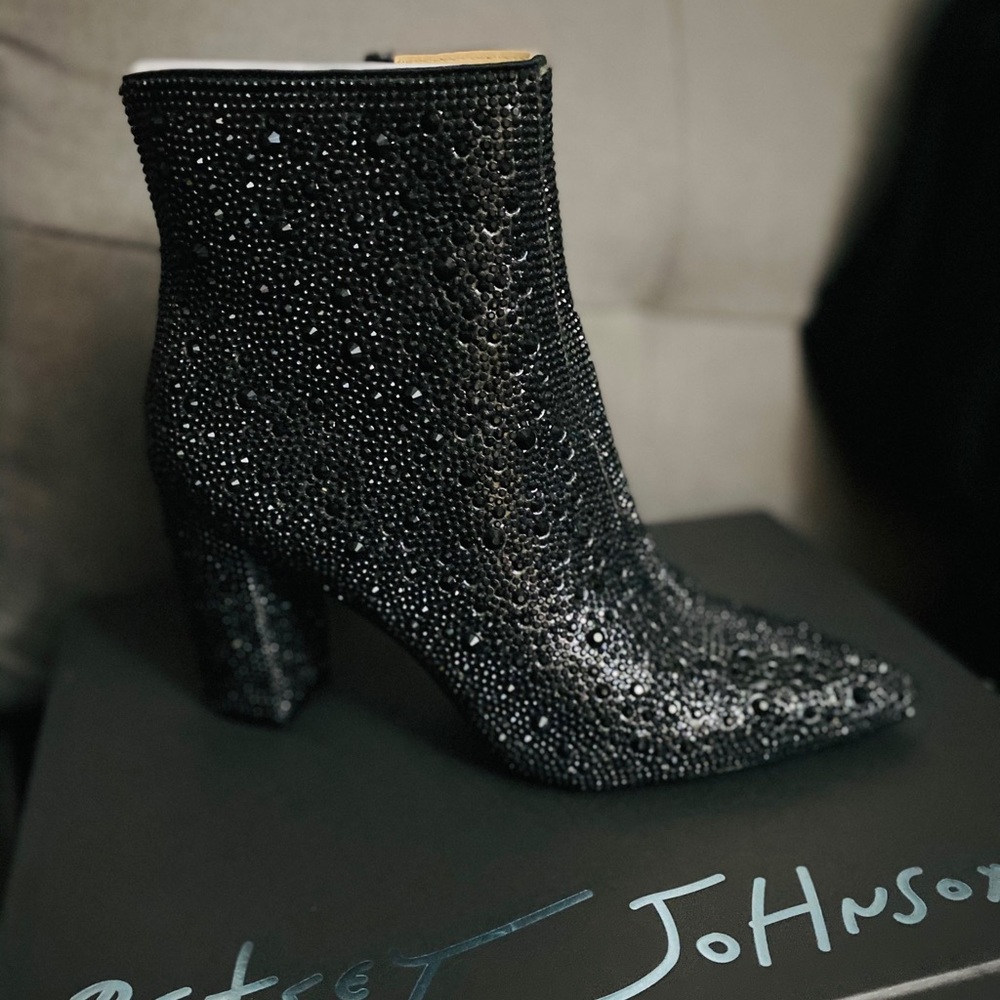Betsy Johnson cady evening booties